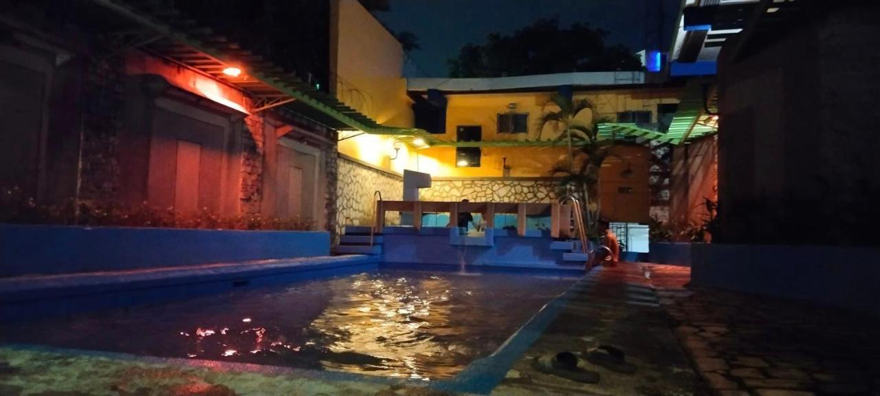 2 Hotel Saleh Angeles Exterior photo