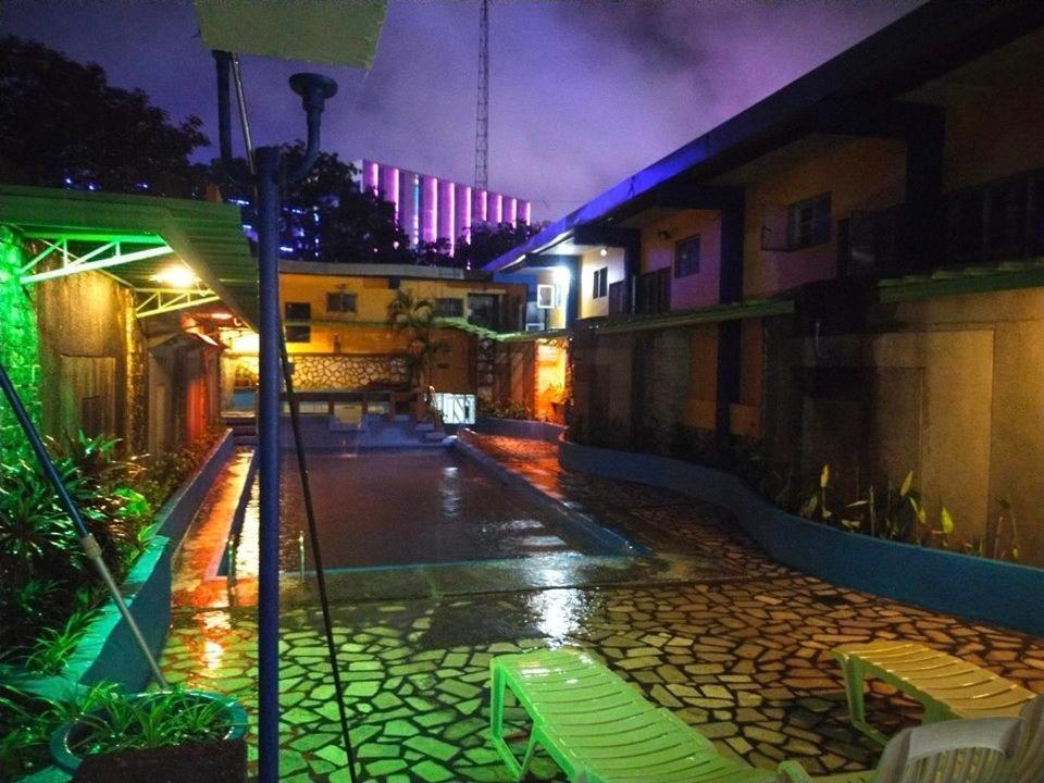2 Hotel Saleh Angeles Exterior photo